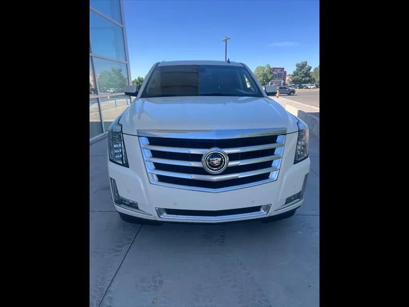 Used 2015 Cadillac Escalade Premium RWD image 3