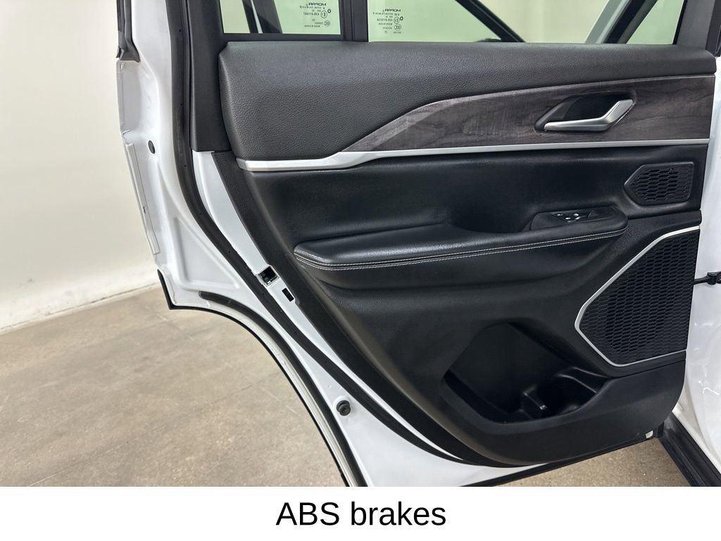 Used 2023 Jeep Grand Cherokee 4WD 4xe image 28