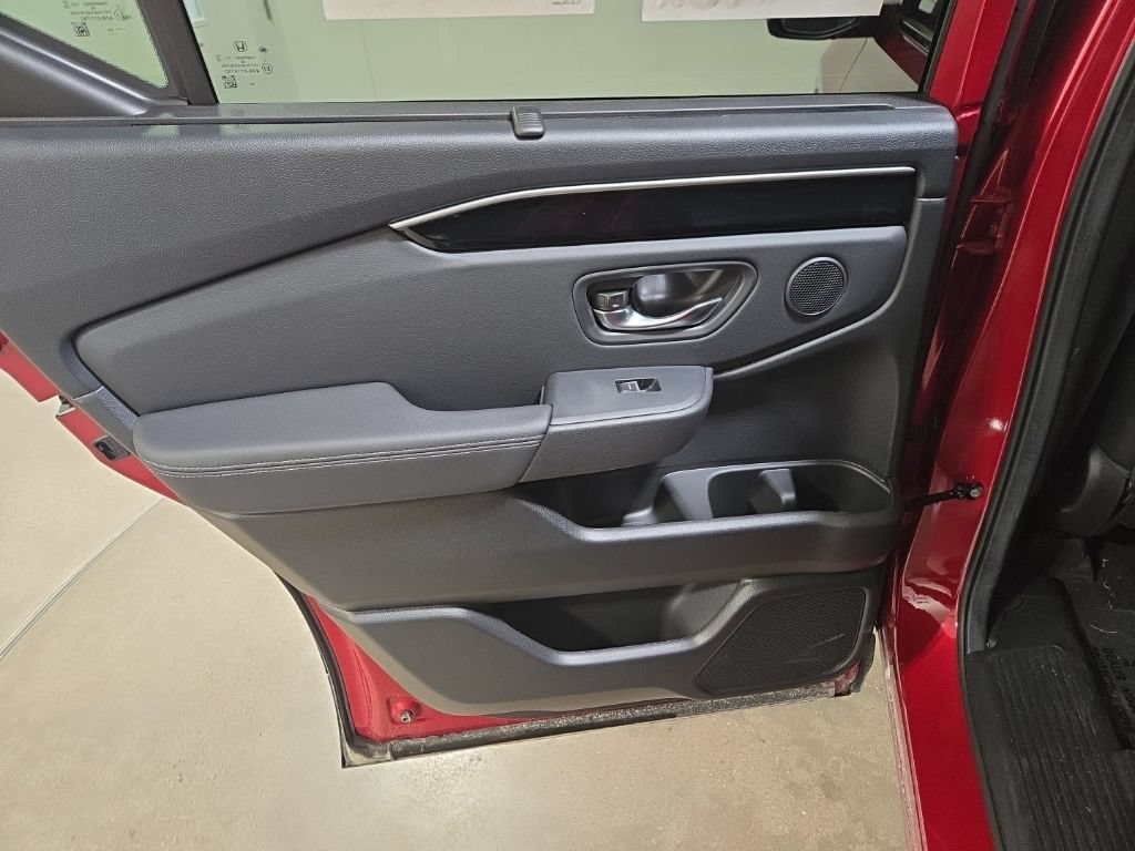 Used 2025 Honda Pilot Touring image 21