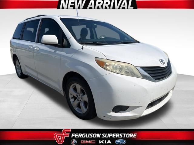 Used 2012 Toyota Sienna LE image 1