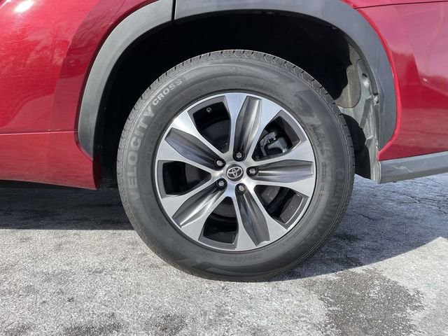Used 2023 Toyota Highlander XLE image 9