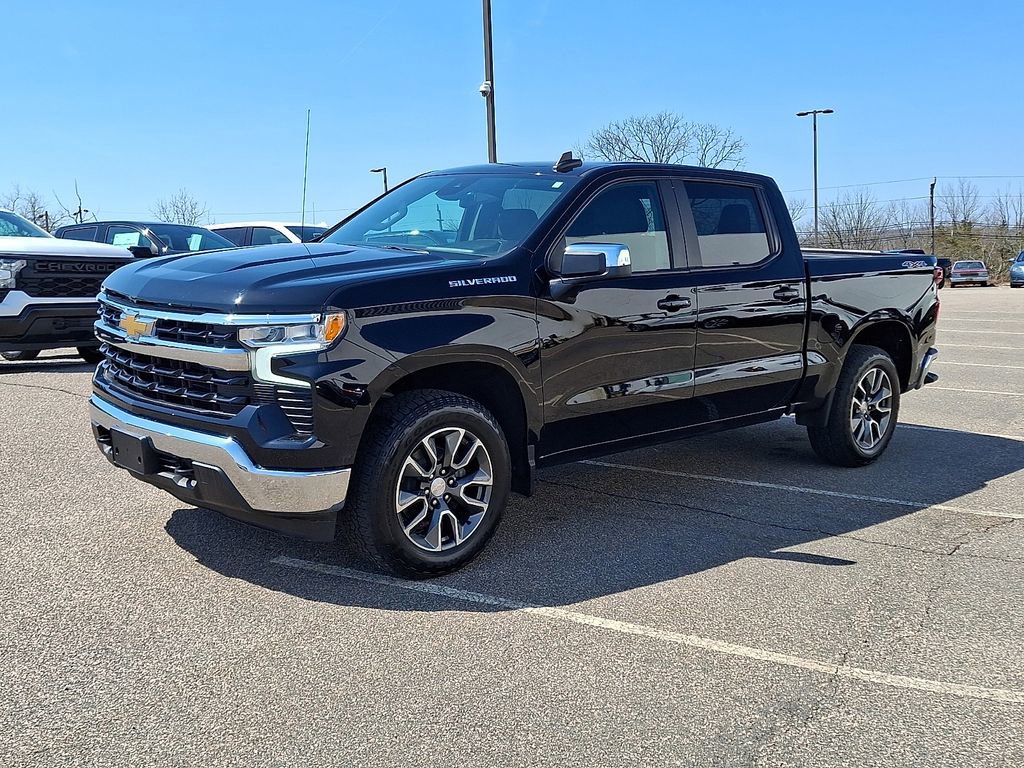 Used 2022 Chevrolet Silverado 1500 LT AWD/4WD image 6