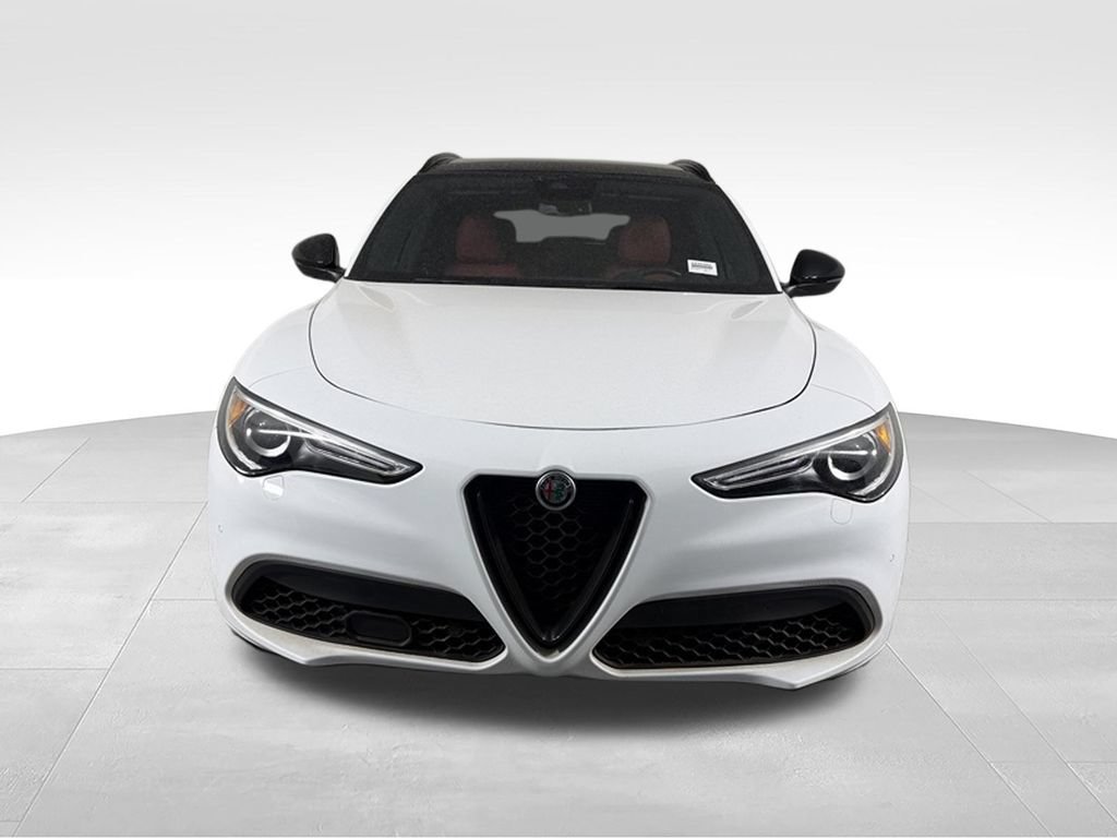 Used 2023 Alfa Romeo Stelvio Veloce AWD/4WD image 3
