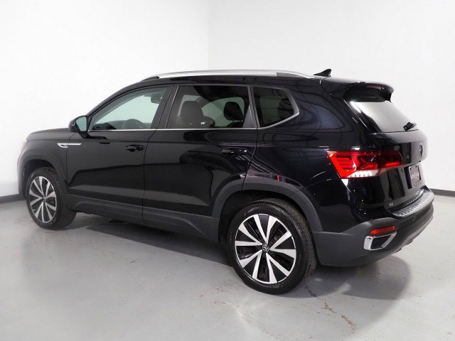 Used 2024 Volkswagen Taos SE image 7