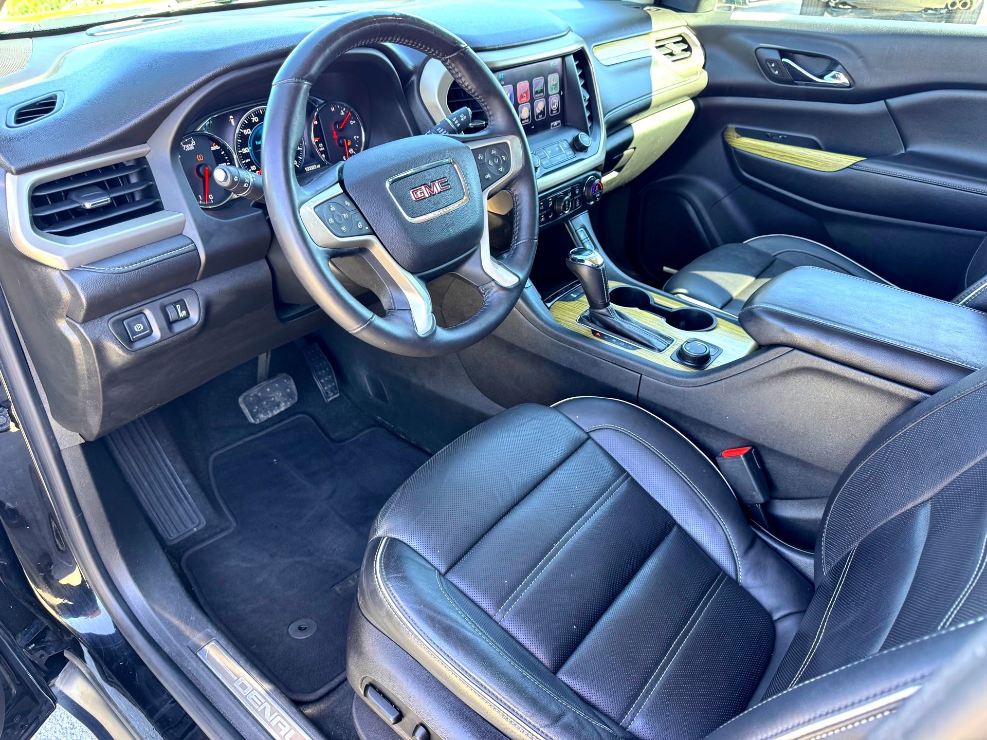 Used 2017 GMC Acadia Denali w/ Technology Package FWD image 11