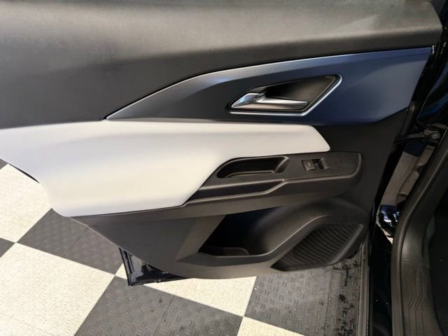New 2026 Chevrolet Equinox EV LT AWD/4WD image 17