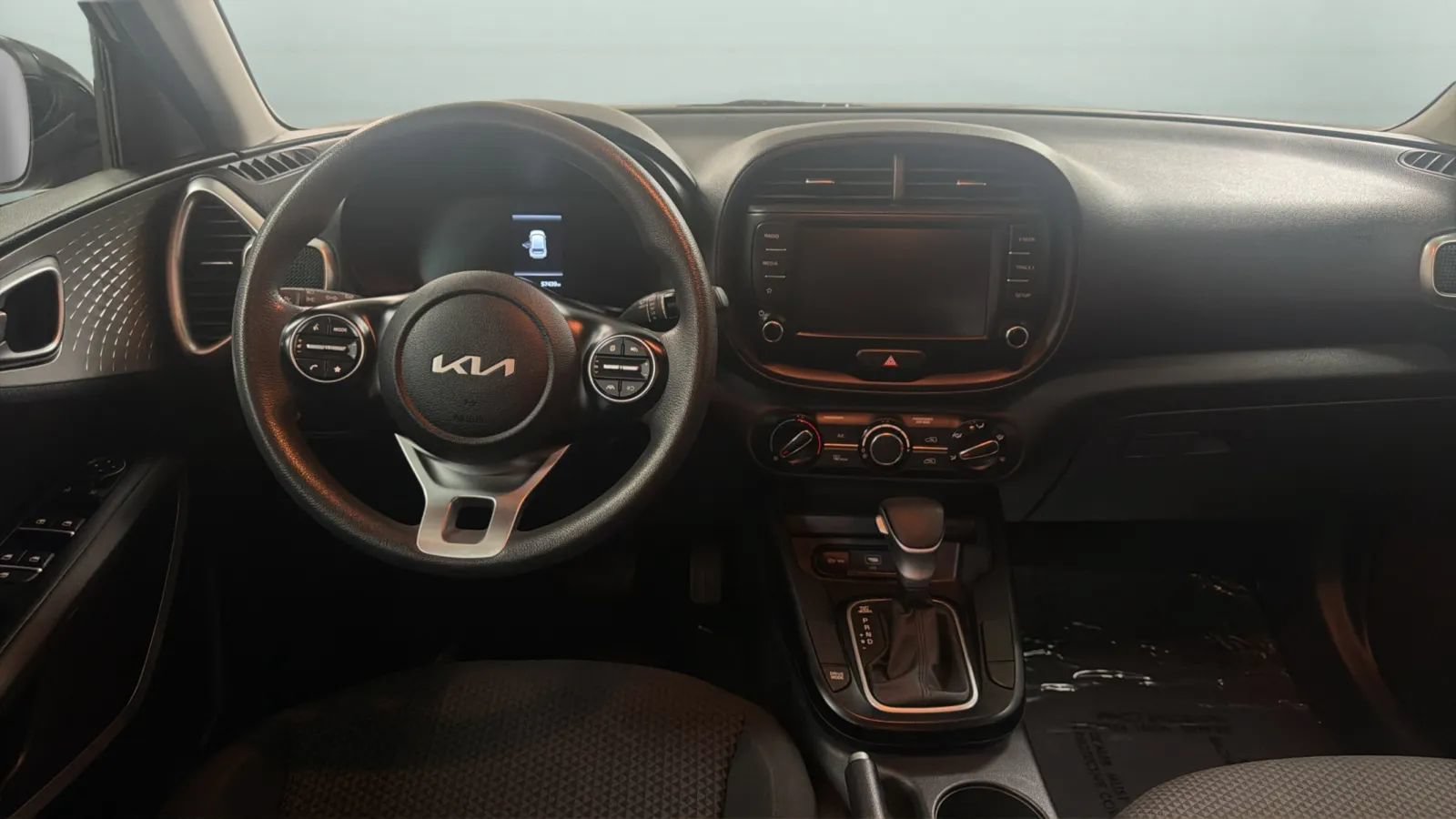 Used 2023 Kia Soul LX w/ LX Technology Package FWD image 10