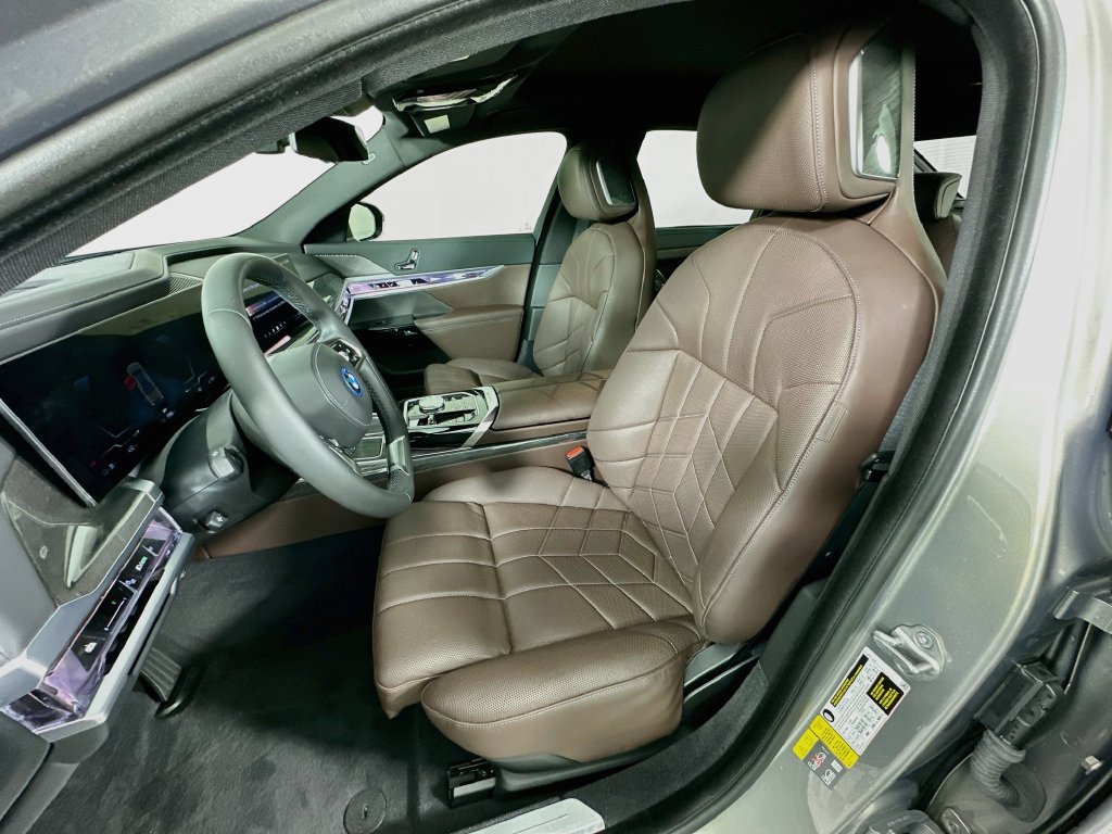 Certified 2024 BMW i7 xDrive60 w/ Executive Package AWD/4WD image 21