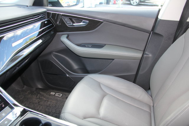 Used 2024 Audi Q8 Premium Plus AWD/4WD image 24