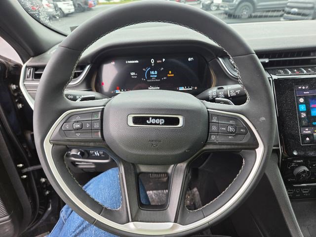 Used 2023 Jeep Grand Cherokee L Altitude AWD/4WD image 3
