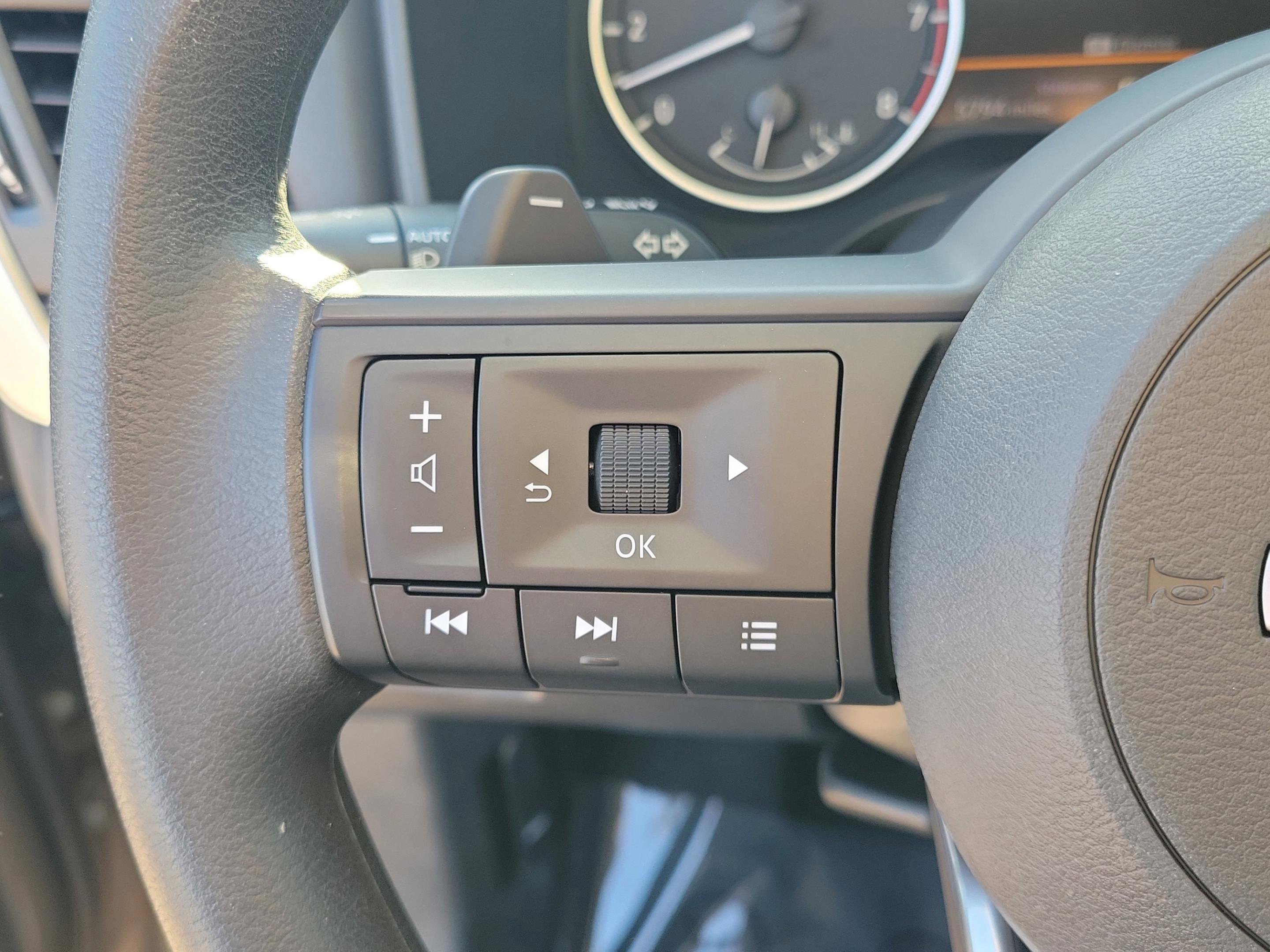 Certified 2024 Nissan Rogue SV image 24