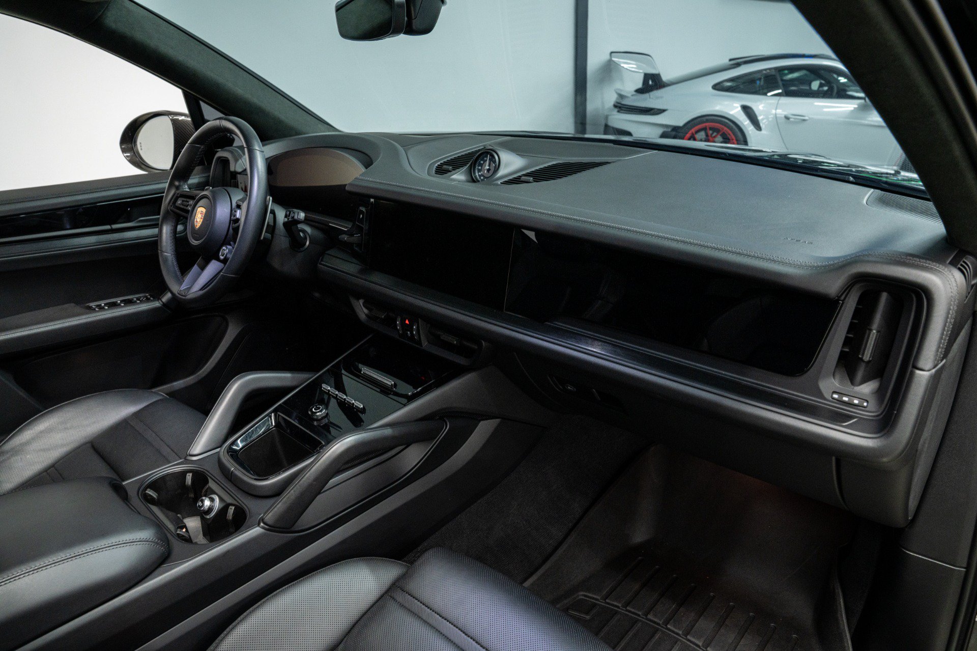 Used 2025 Porsche Cayenne GTS AWD/4WD image 13