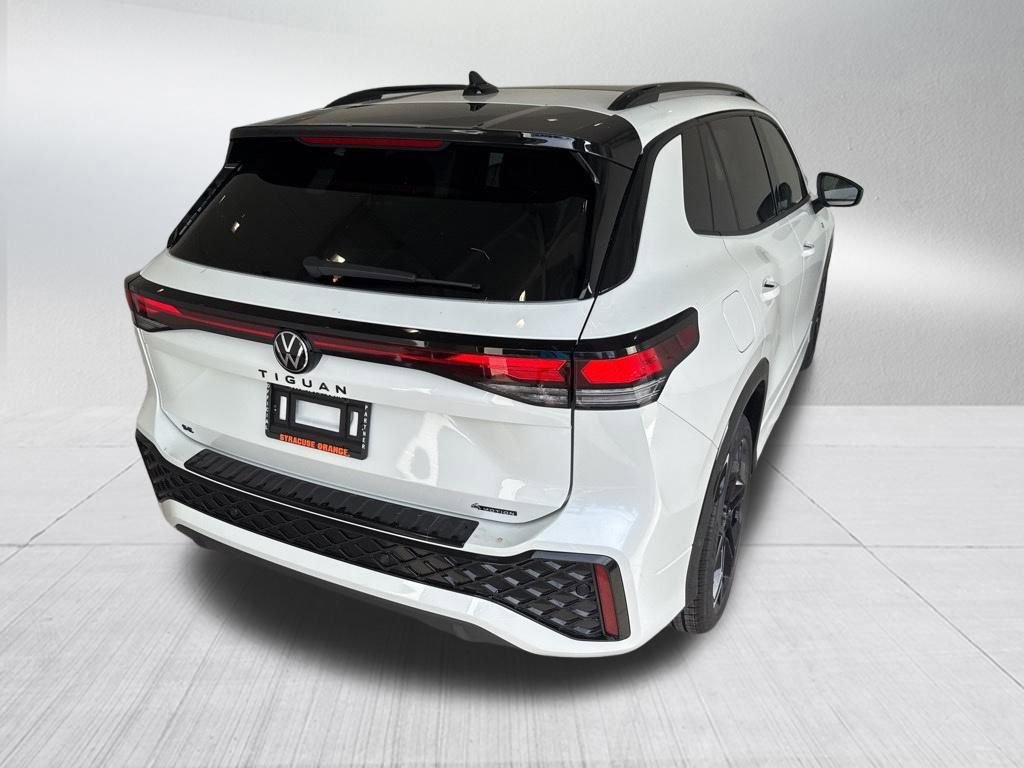 New 2025 Volkswagen Tiguan SE R-Line image 5
