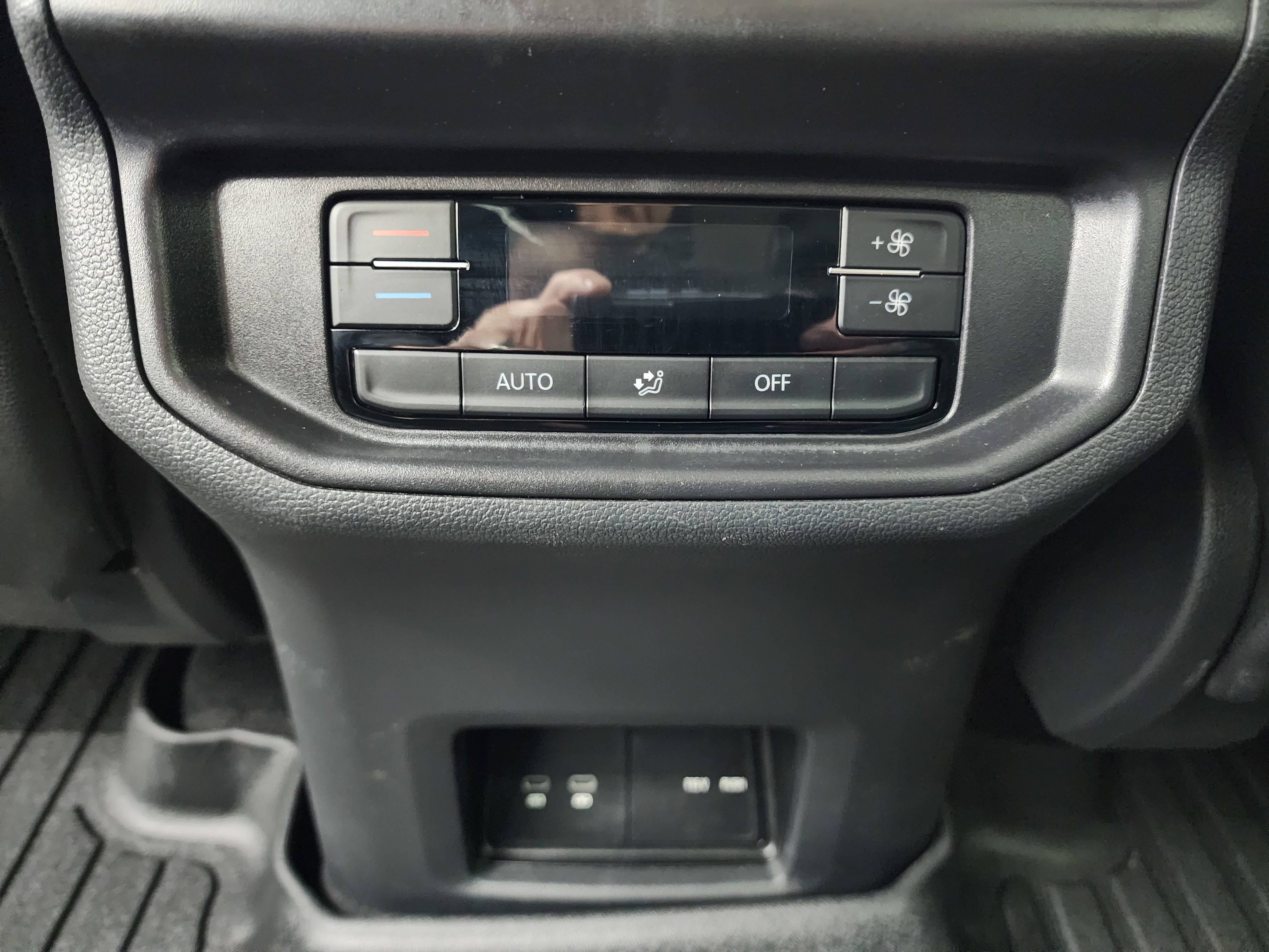 Used 2025 Volkswagen Atlas SE image 39