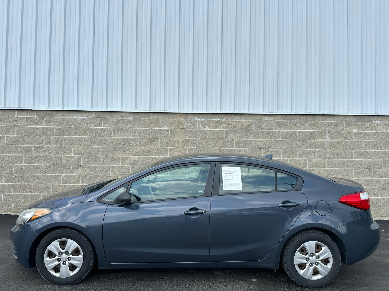 Used 2016 Kia Forte LX image 2