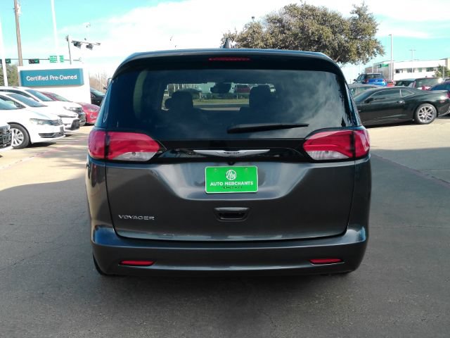 Used 2023 Chrysler Voyager LX FWD image 7