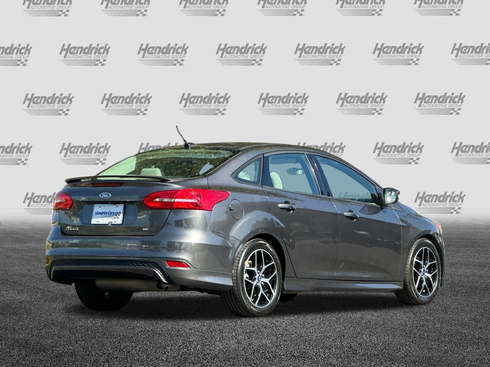 Used 2015 Ford Focus SE w/ SE Sport Package FWD image 5