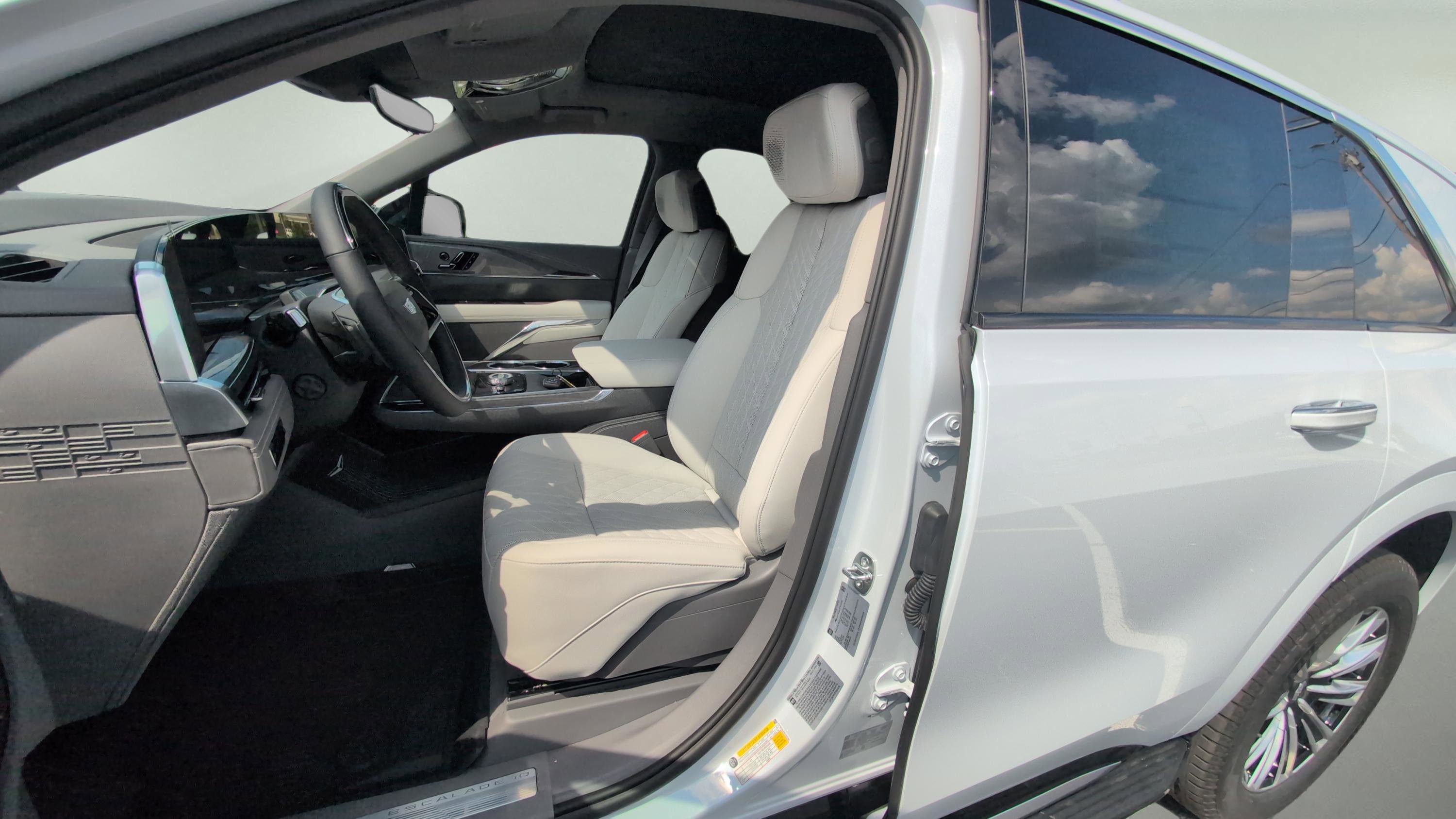 New 2026 Cadillac Escalade IQ Luxury 1 image 21