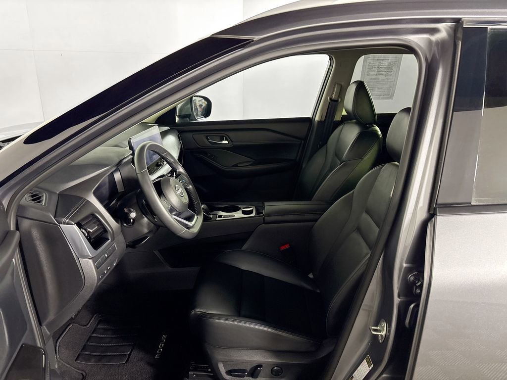 Used 2024 Nissan Rogue SL AWD/4WD image 11