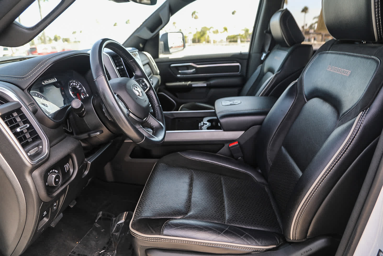 Used 2023 RAM 1500 Laramie AWD/4WD image 17