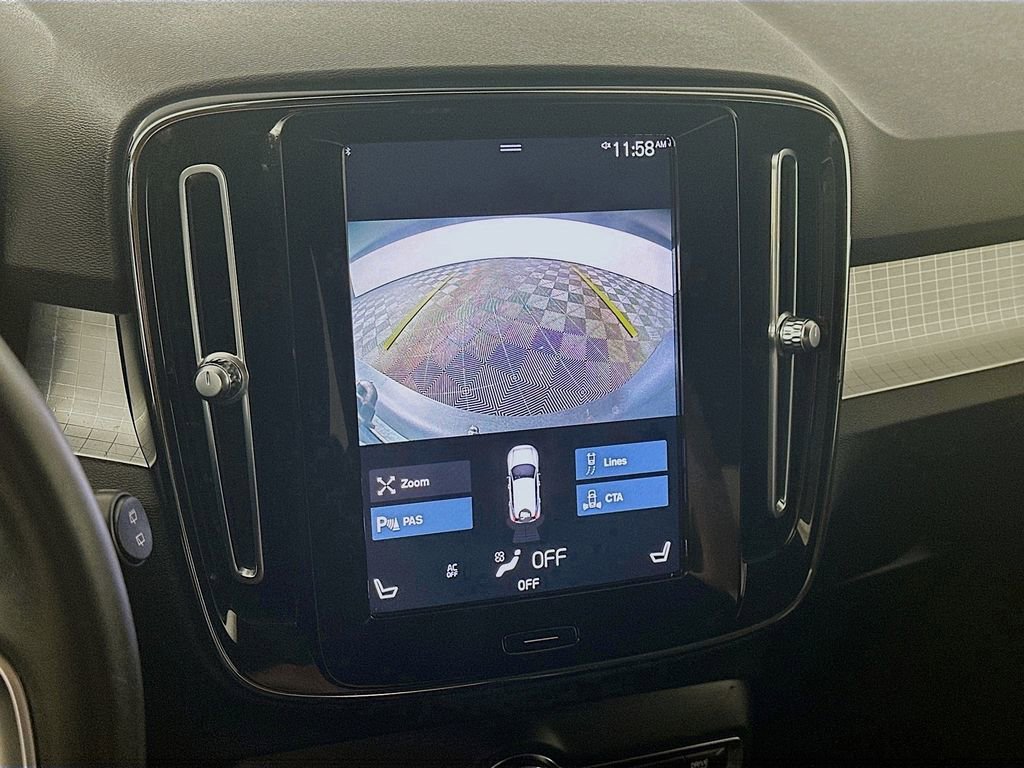 Used 2022 Volvo XC40 T4 Momentum image 20