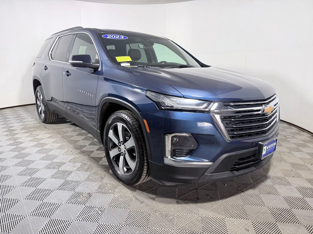 Used 2023 Chevrolet Traverse LT w/ LT Premium Package AWD/4WD image 9