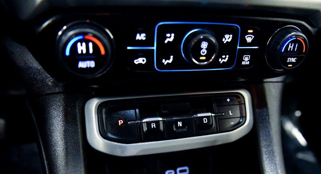 Used 2023 GMC Acadia SLT FWD image 21