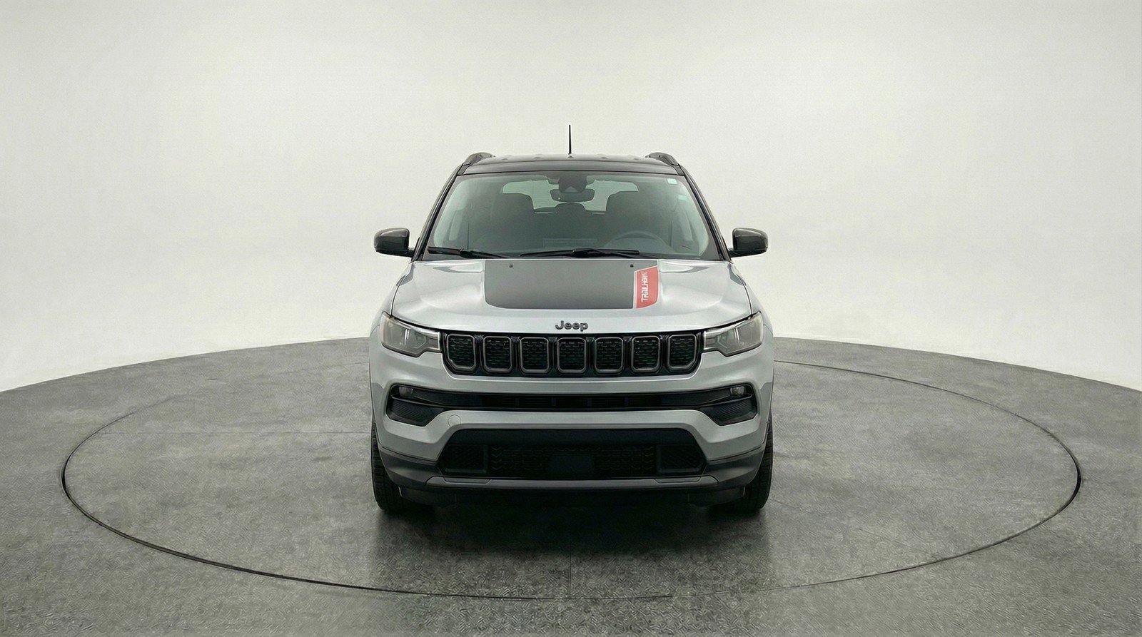 Used 2025 Jeep Compass Trailhawk image 2