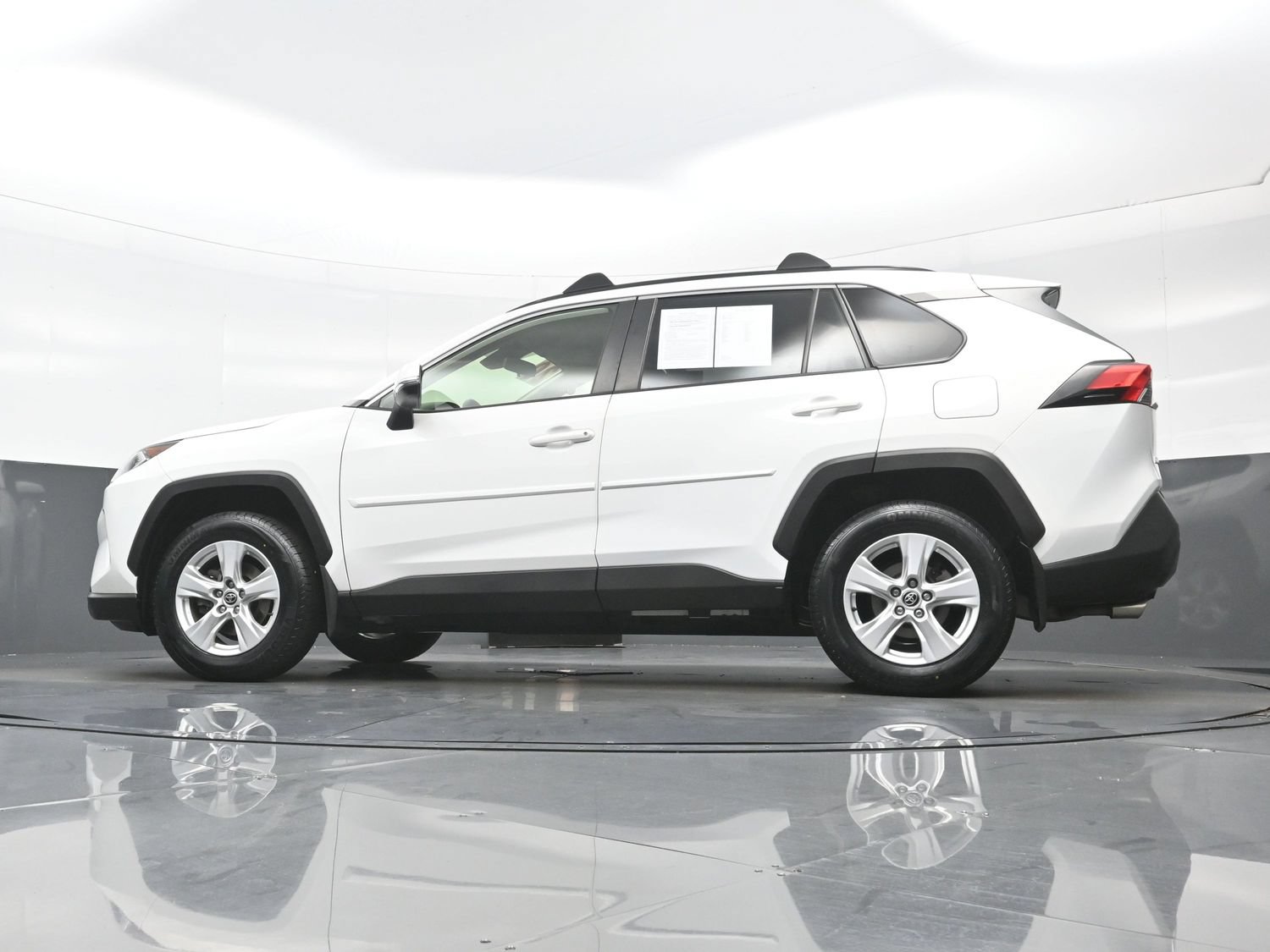 Used 2020 Toyota RAV4 XLE w/ XLE Grade Weather Package AWD/4WD image 29