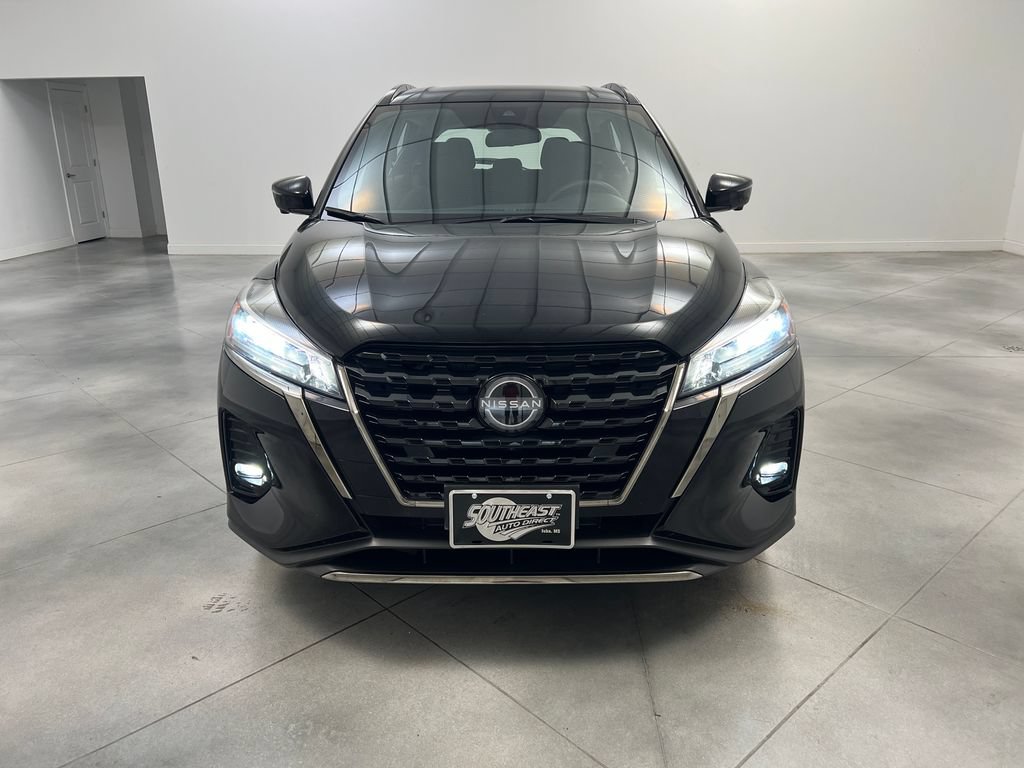 Used 2024 Nissan Kicks SR FWD image 2