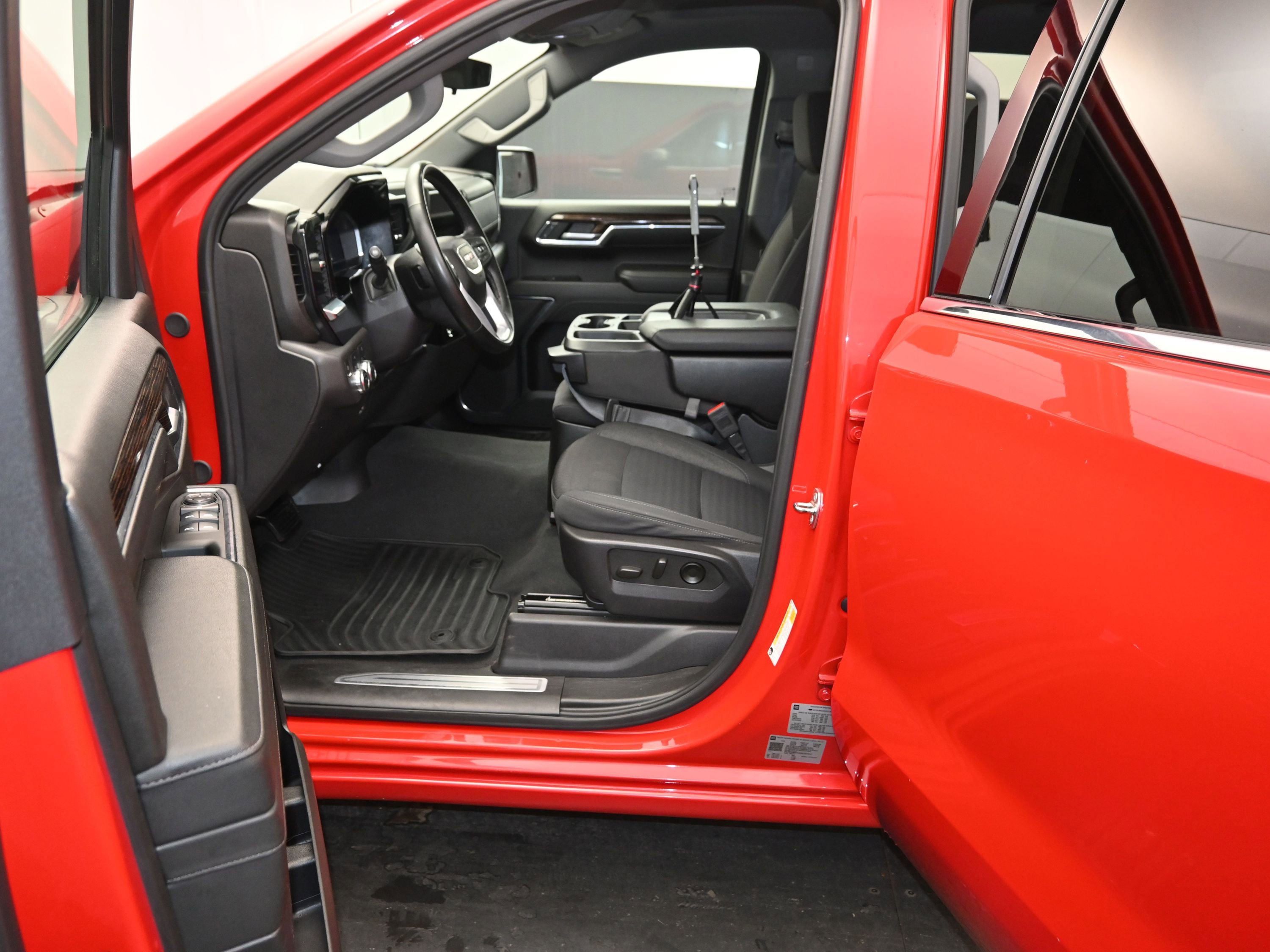Used 2024 GMC Sierra 1500 SLE image 14