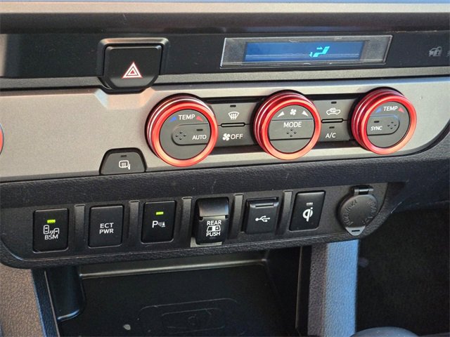 Used 2022 Toyota Tacoma TRD Off-Road w/ Technology Package image 31