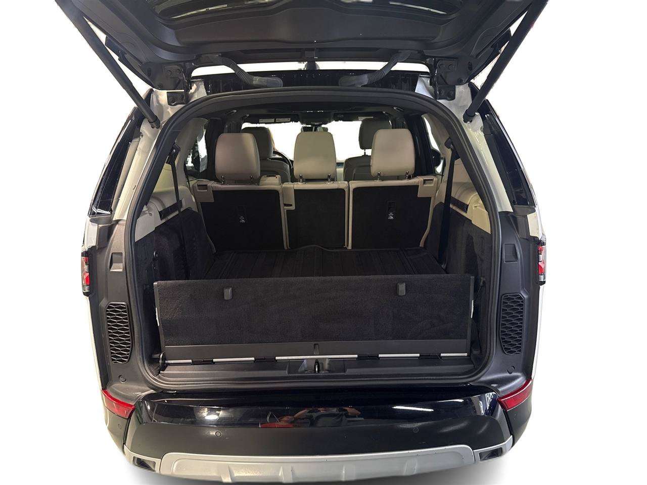 Used 2020 Land Rover Discovery Landmark AWD/4WD image 12
