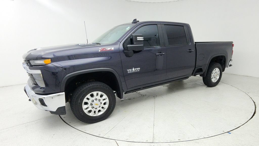 Used 2024 Chevrolet Silverado 2500 LT w/ Texas Edition AWD/4WD image 3
