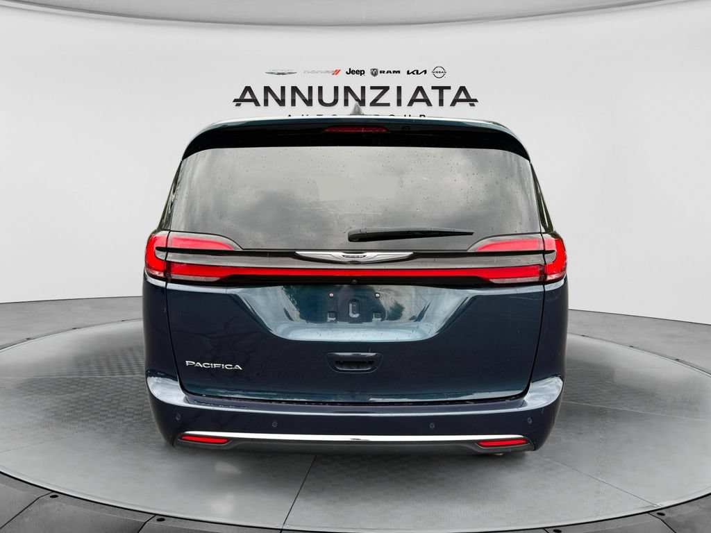 Used 2025 Chrysler Pacifica Select FWD image 4