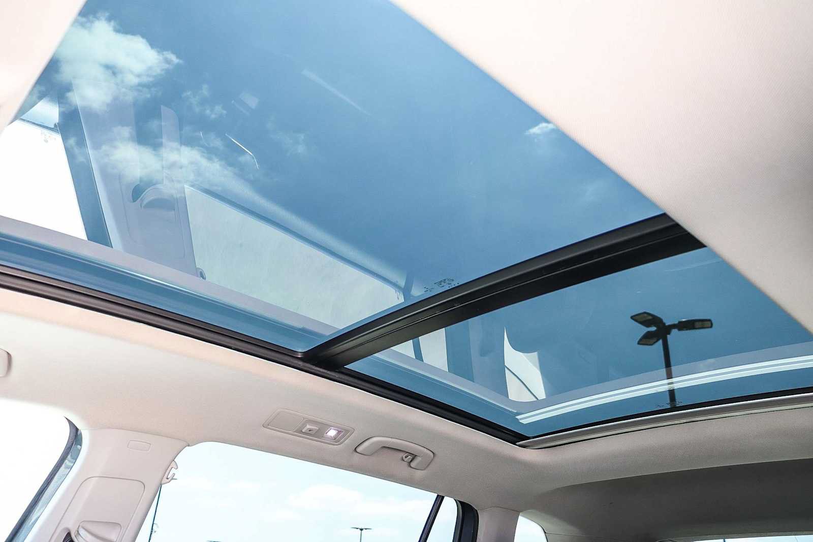 Used 2018 Volkswagen Tiguan SEL Premium FWD image 27