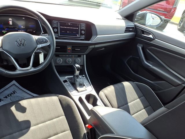 Used 2023 Volkswagen Jetta Sport image 7