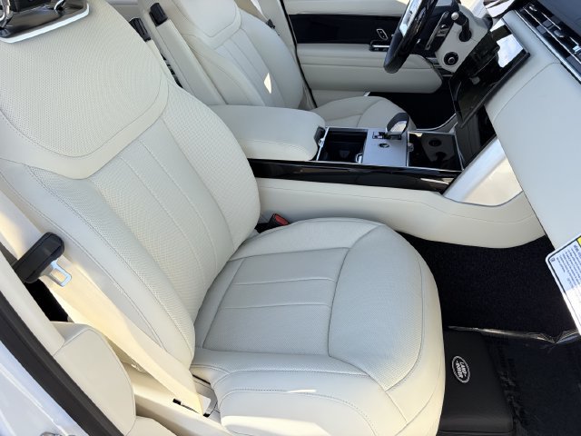 New 2026 Land Rover Range Rover Long Wheelbase SE AWD/4WD image 10
