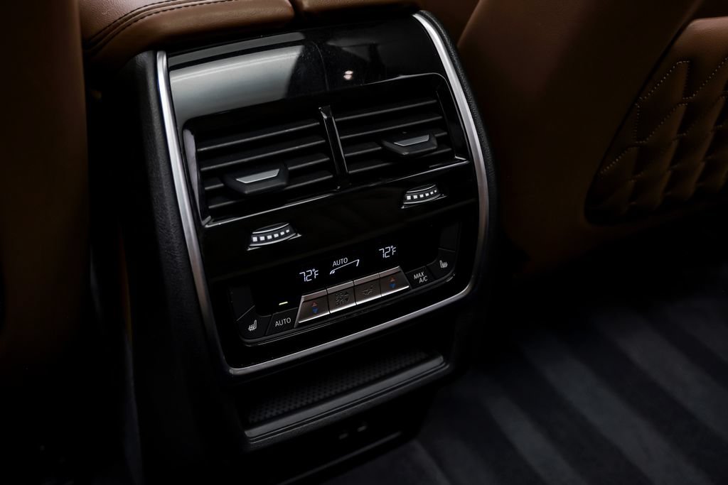 Used 2025 BMW ALPINA XB7 AWD/4WD image 43