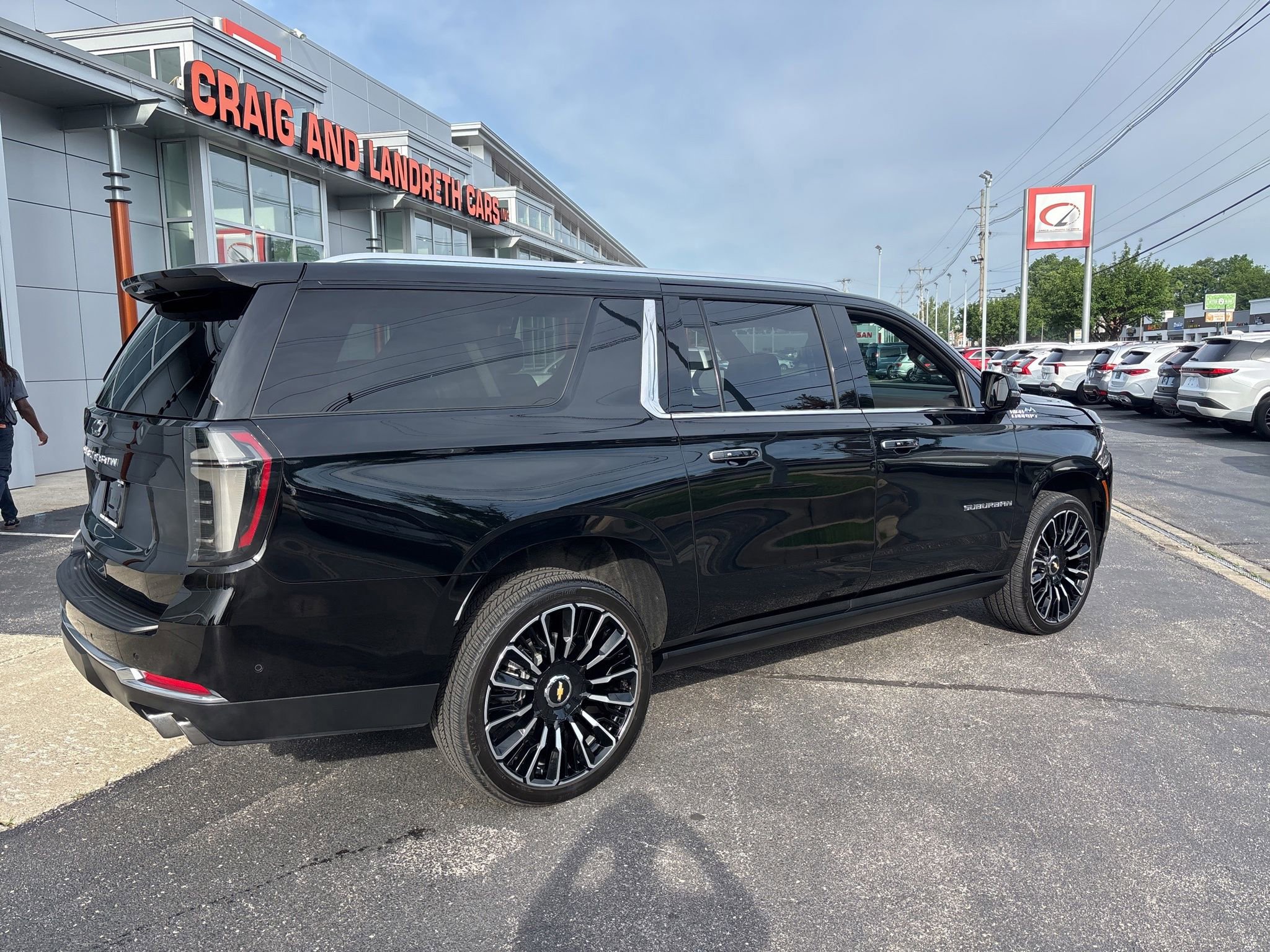 Used 2025 Chevrolet Suburban High Country AWD/4WD image 2