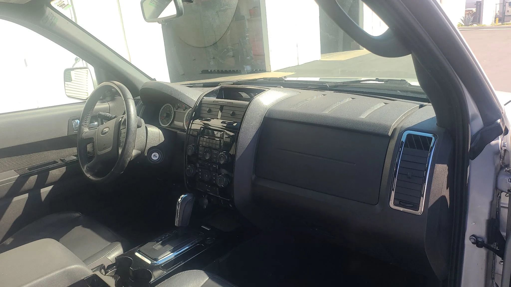 Used 2011 Ford Escape Limited w/ 301A Rapid Spec Order Code FWD image 28