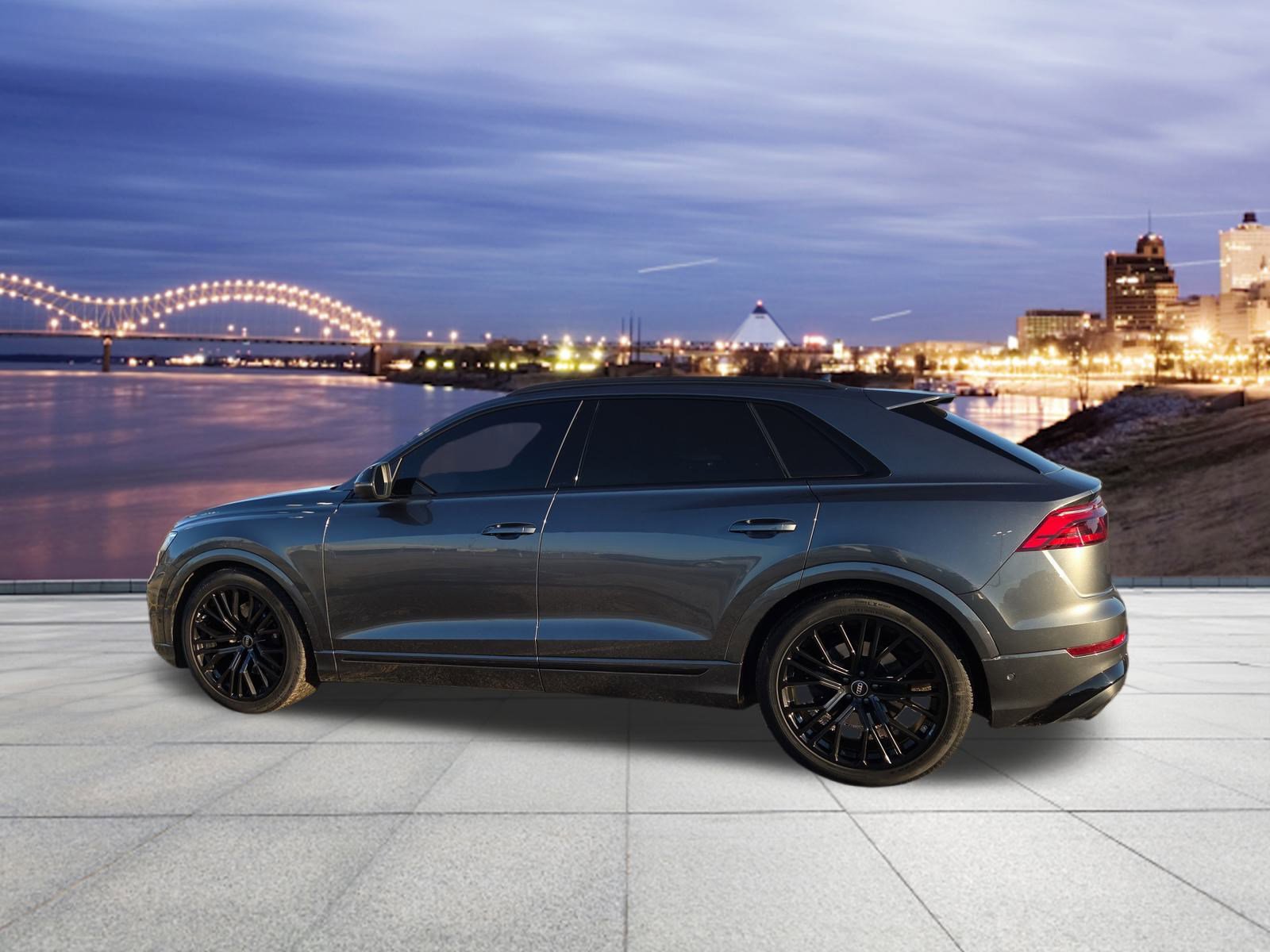 Used 2025 Audi SQ8 Premium Plus w/ Executive Package image 3