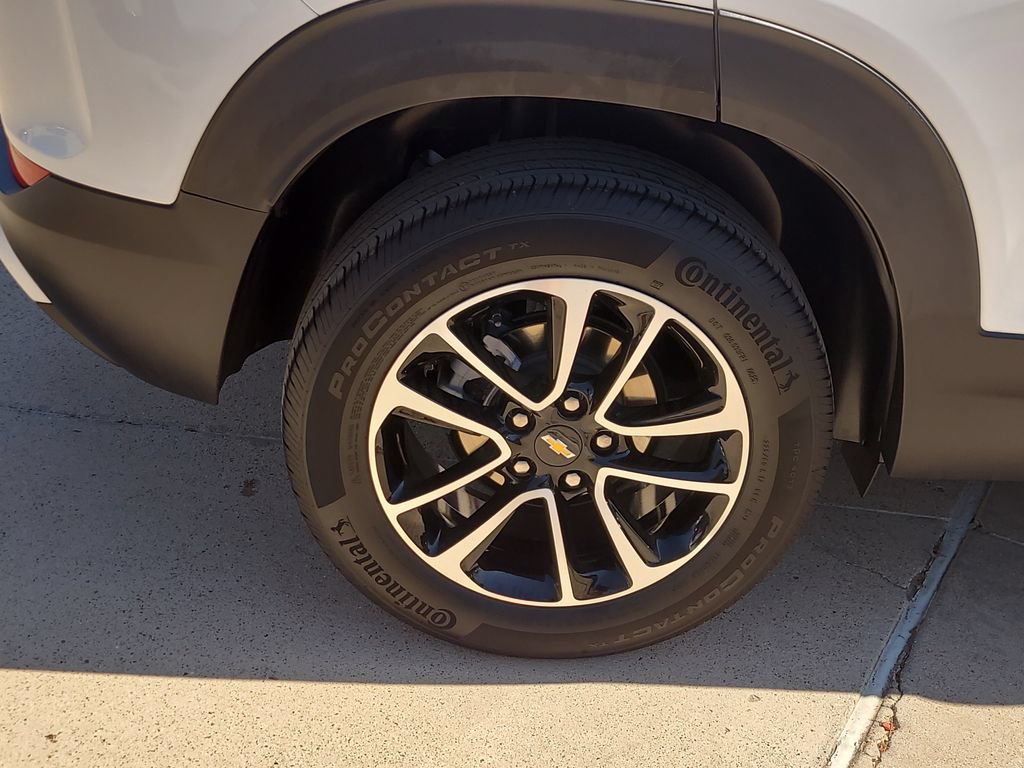 Used 2025 Chevrolet TrailBlazer LT AWD/4WD image 6