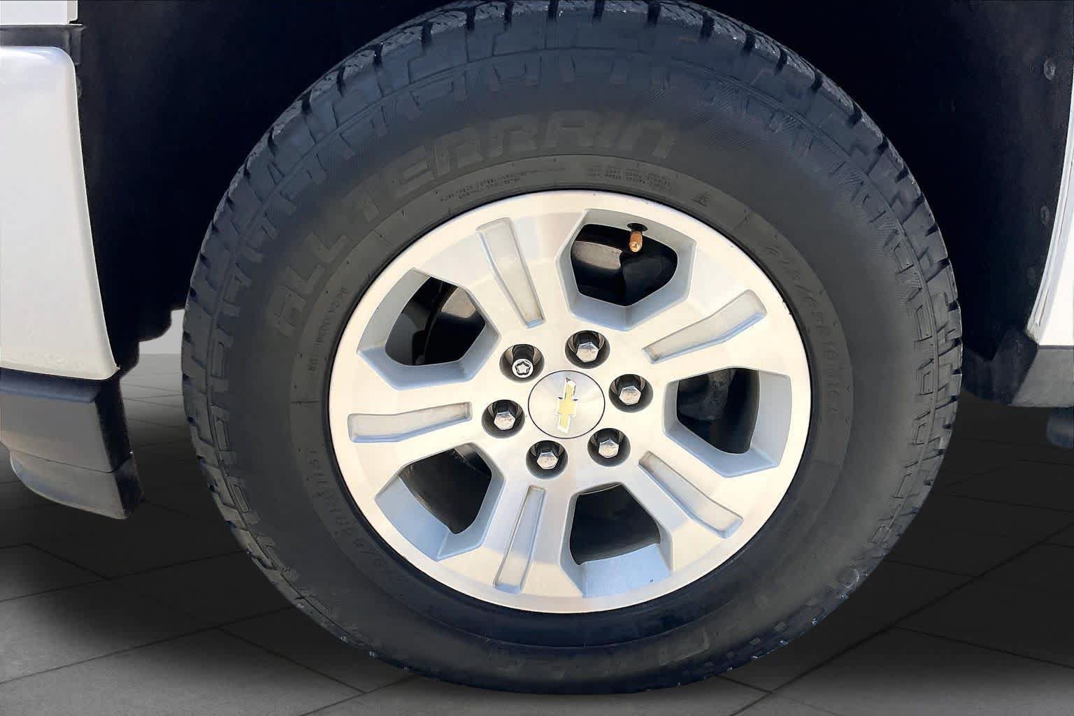 Used 2017 Chevrolet Silverado 1500 LT w/ All Star Edition AWD/4WD image 11