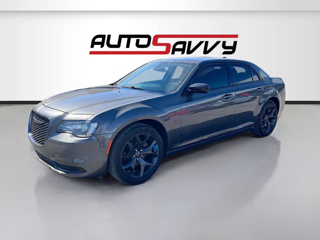 Used 2022 Chrysler 300 Touring w/ Sport Appearance Package RWD image 3
