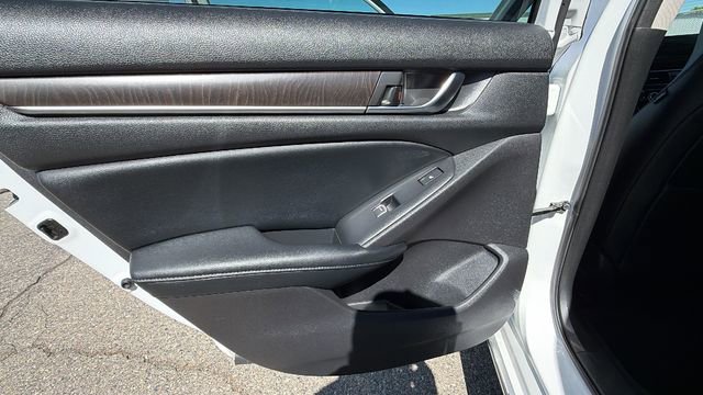 Used 2018 Honda Accord Touring image 14