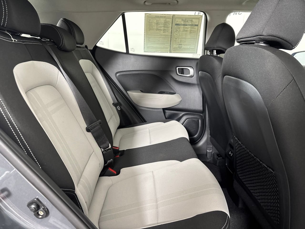 Used 2025 Hyundai Venue SEL FWD image 27