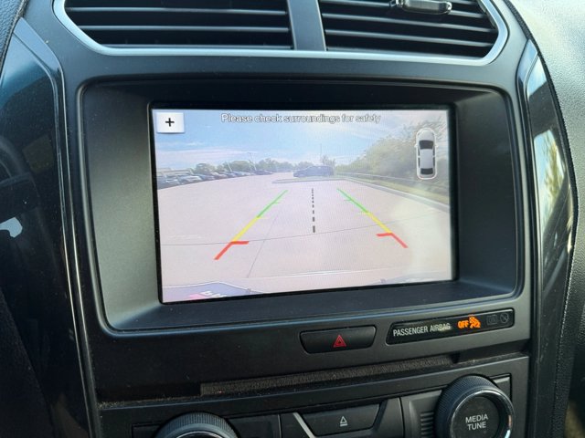 Used 2017 Ford Explorer XLT w/ Equipment Group 201A FWD image 14