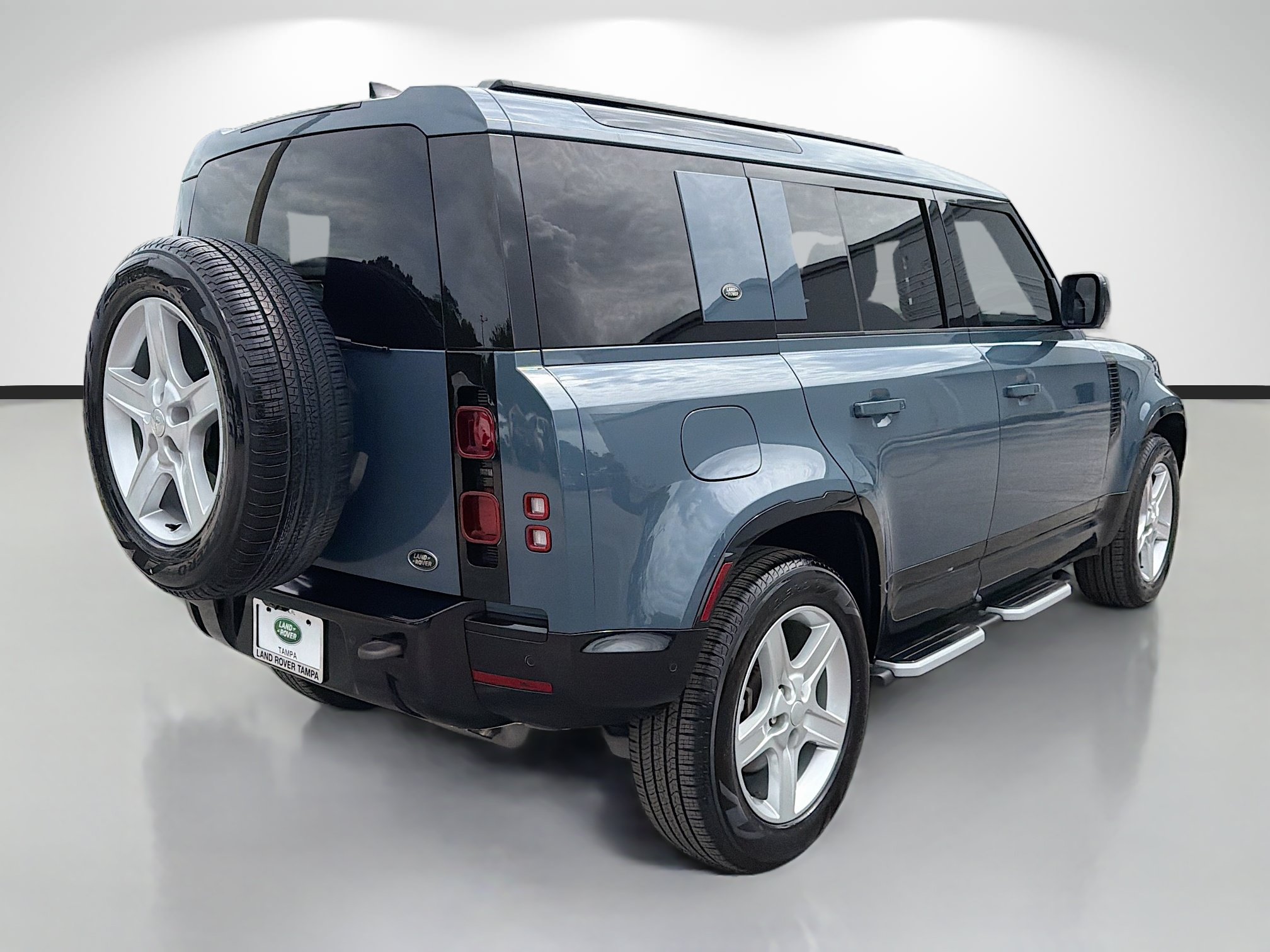 Used 2022 Land Rover Defender 110 X-Dynamic SE AWD/4WD image 5