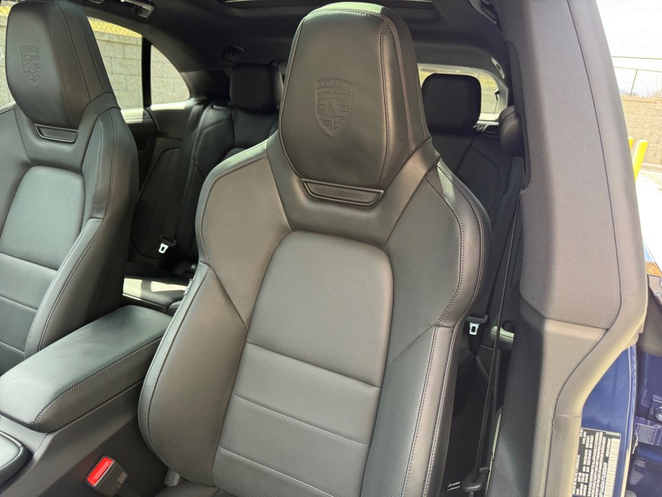 New 2026 Porsche Macan 4 Electric image 12